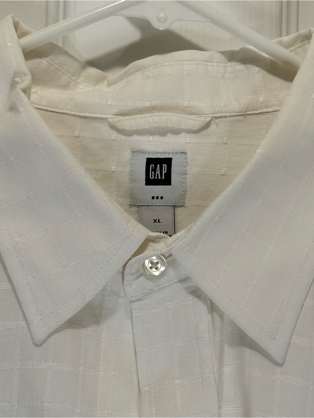 GAP Men’s Ivory Check-Texture Button-Down Shirt